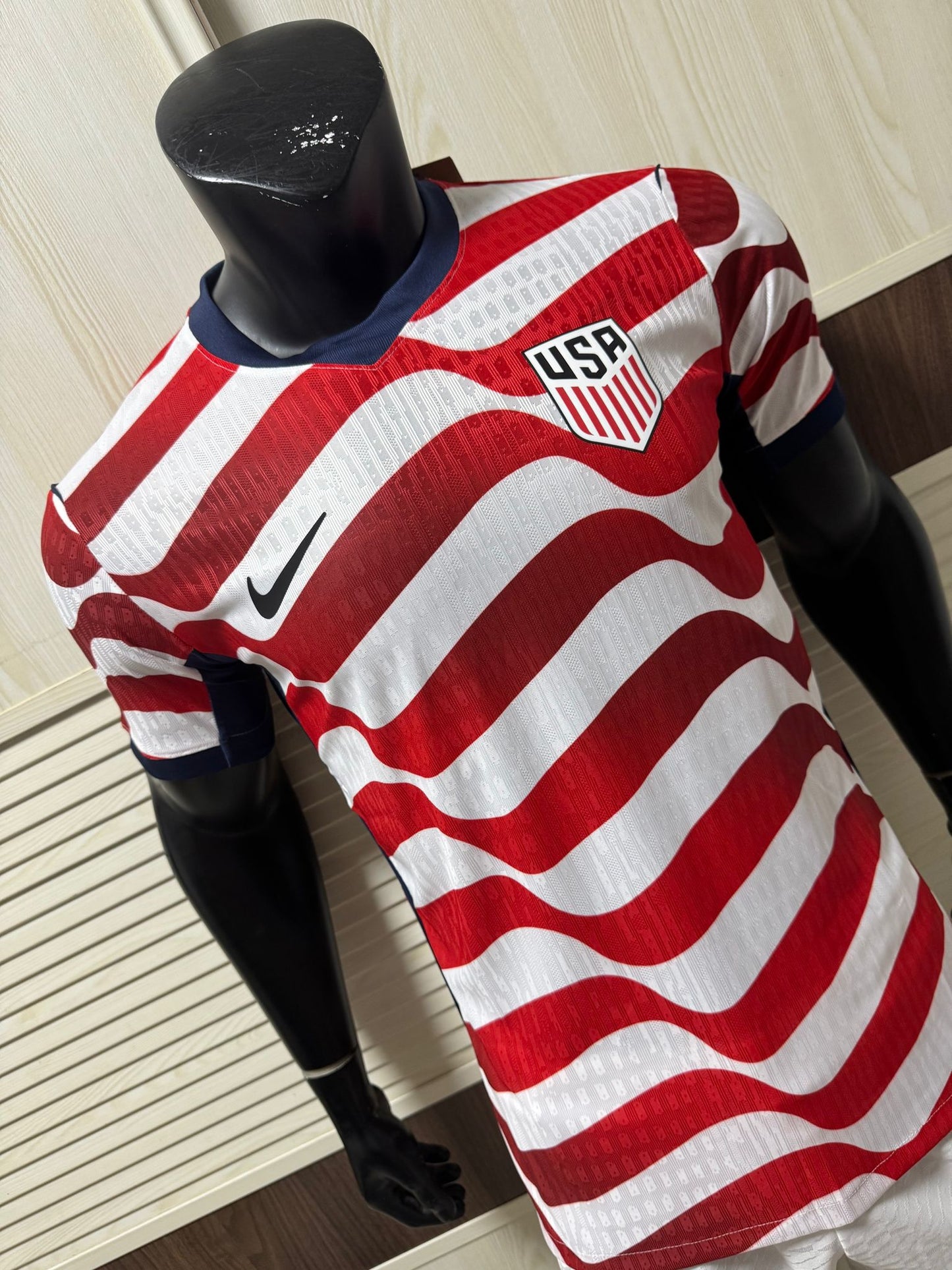 USA home 26/27