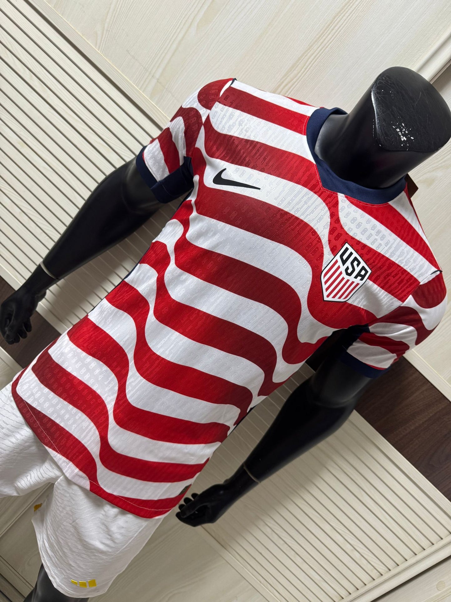 USA home 26/27